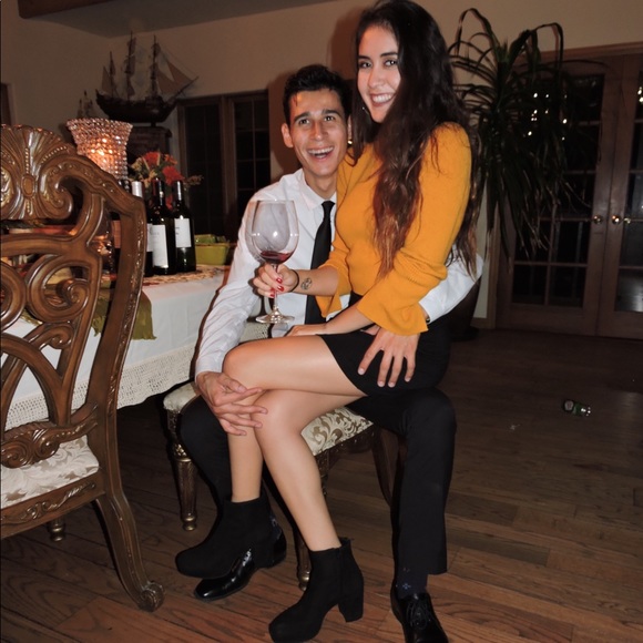 Meet your Poshers, Alison & Bryant - Picture 2 of 4